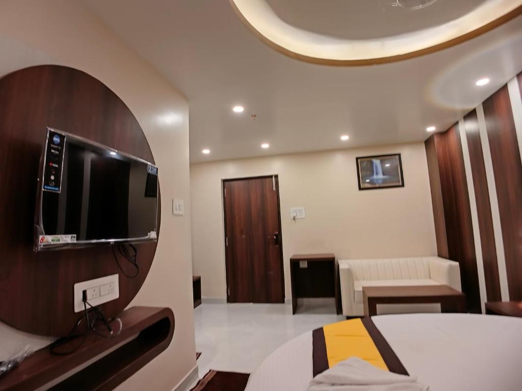 TV a/nebo společenská místnost v ubytování HOTEL RINKY'S PALACE