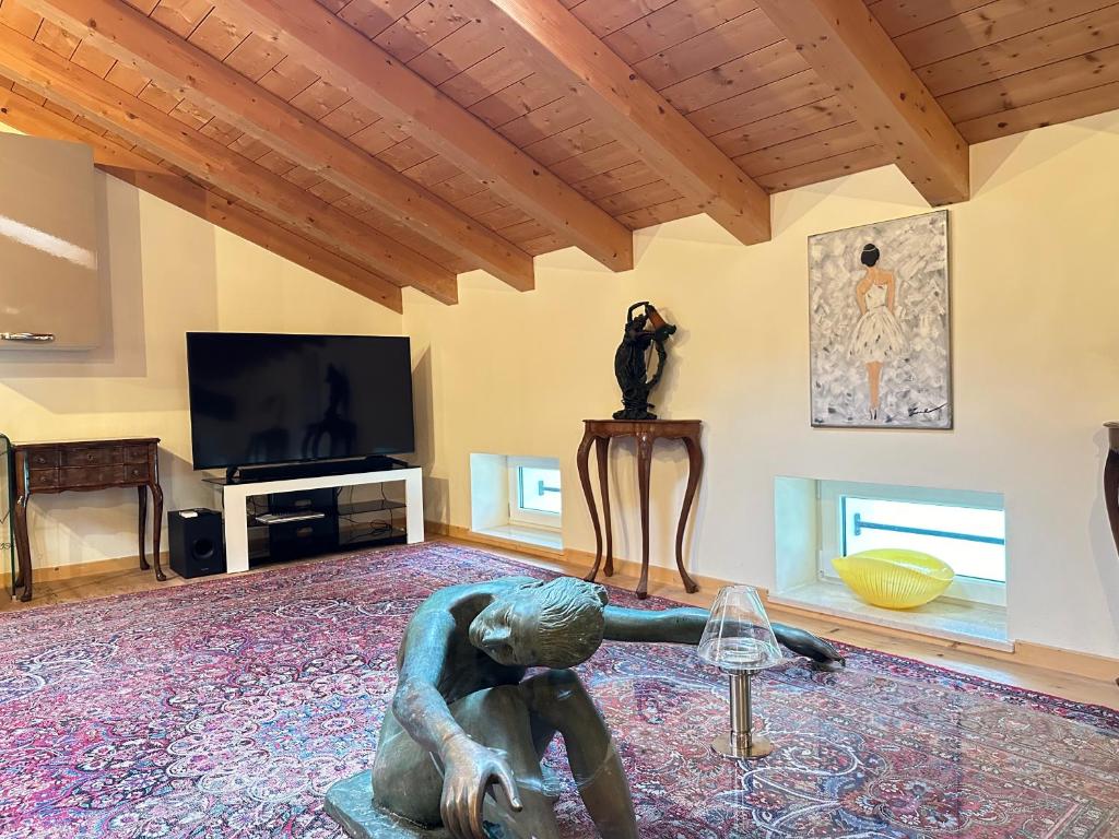 TV a/nebo společenská místnost v ubytování Residence Belvedere Barcis Mansarde
