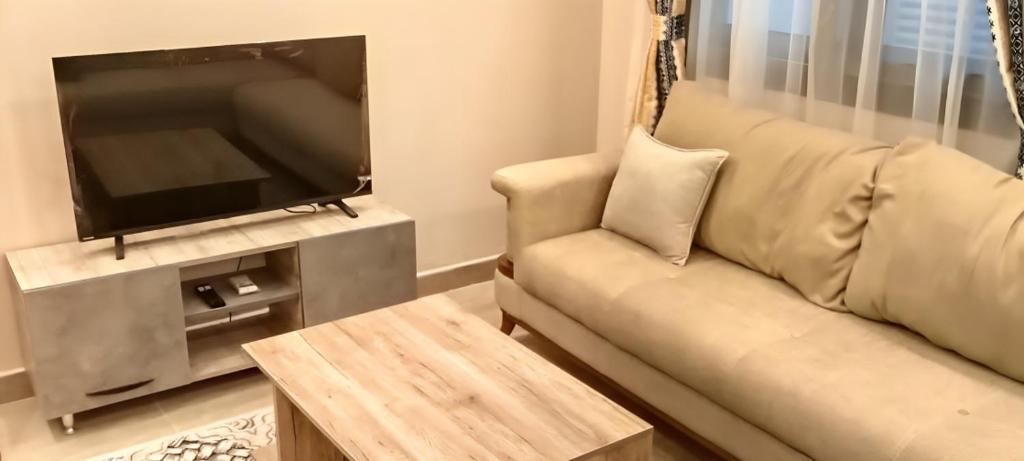 TV a/nebo společenská místnost v ubytování Sun Capital-Beside Zewil City