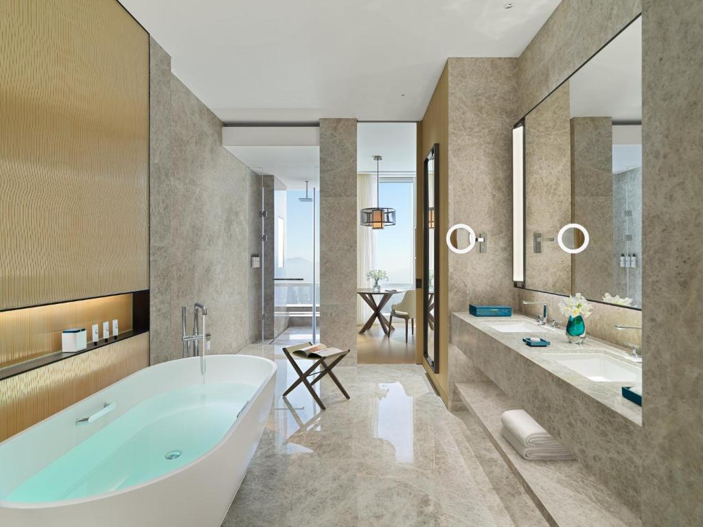Koupelna v ubytování Mandarin Oriental, Shenzhen