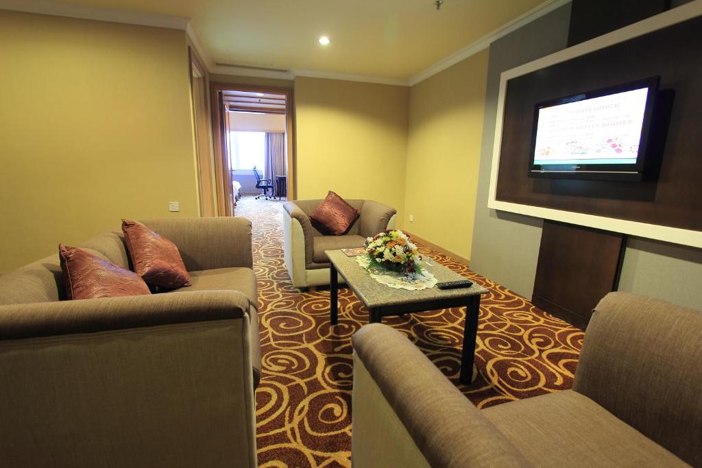 Mega Hotel Sdn Bhdにあるテレビまたはエンターテインメントセンター