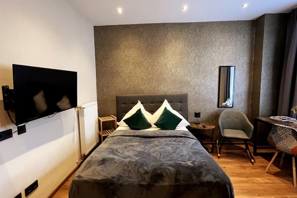 a hotel room with a bed and a table and chairs at Relax in Duisburg