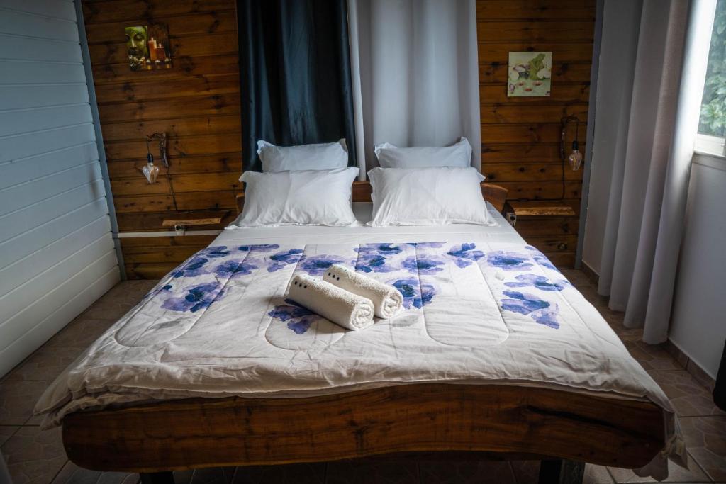 Postel nebo postele na pokoji v ubytování Les Hébergements au Dy-Na
