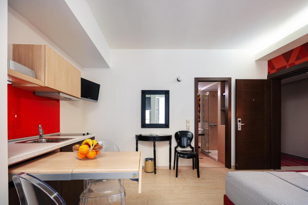 Steris Elegant Beach Hotel - 4