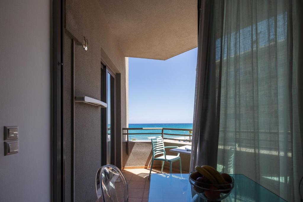 Steris Elegant Beach Hotel - 9