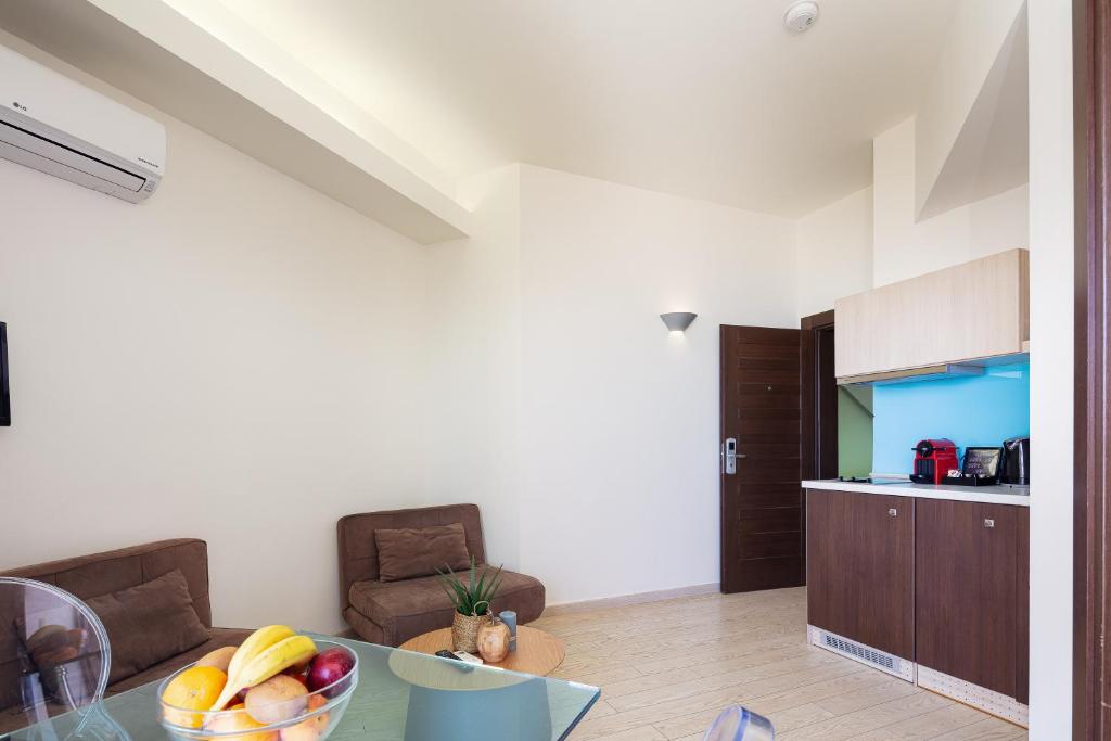 Steris Elegant Beach Hotel - 8