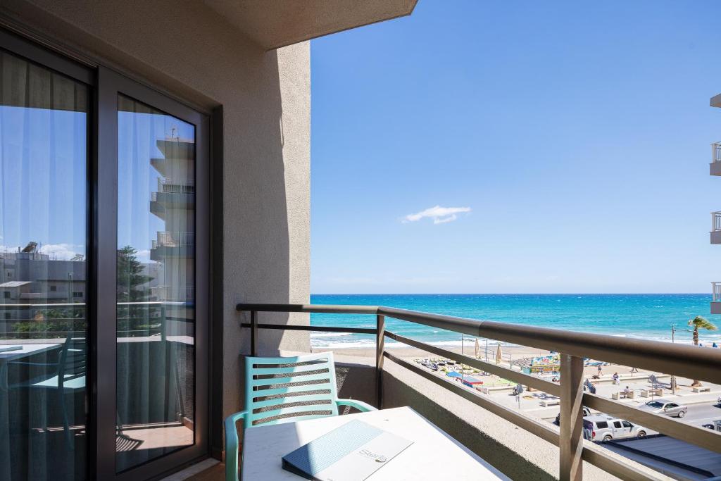 Steris Elegant Beach Hotel - 10