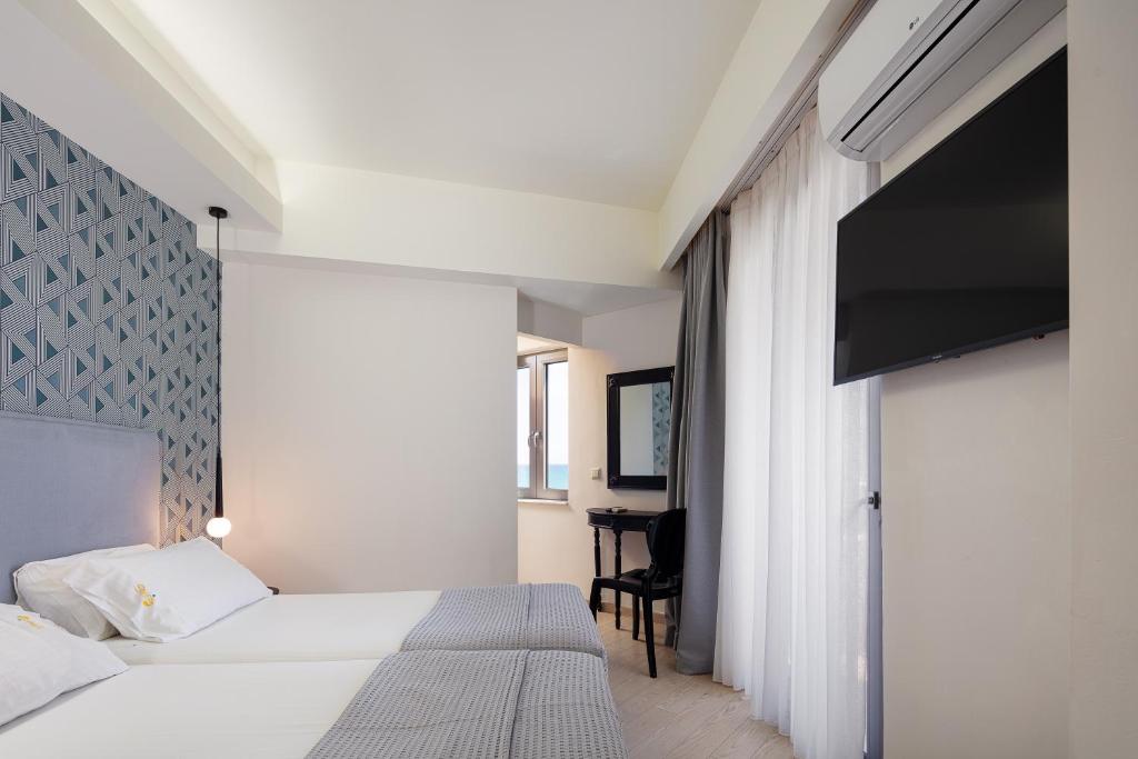 Steris Elegant Beach Hotel - 13