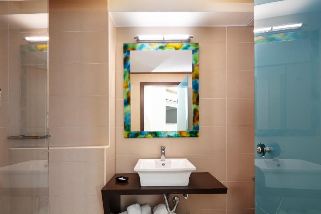 Steris Elegant Beach Hotel - 12