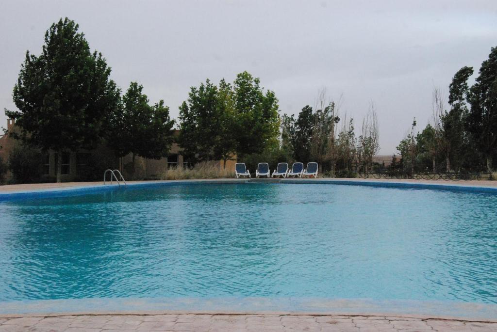 Bazén v ubytování Hotel Taddart nebo v jeho okolí