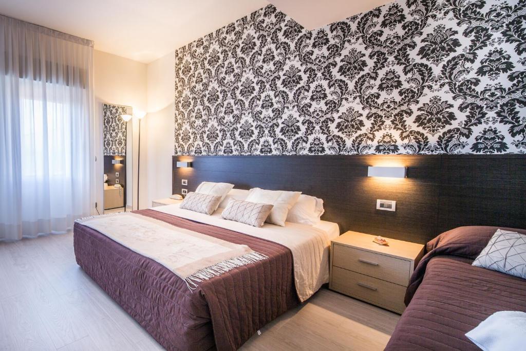 JO Hotel - Dreibettzimmer