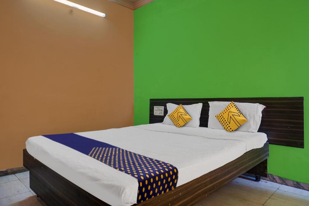 OYO Hotel Akash Lodgeにあるベッド
