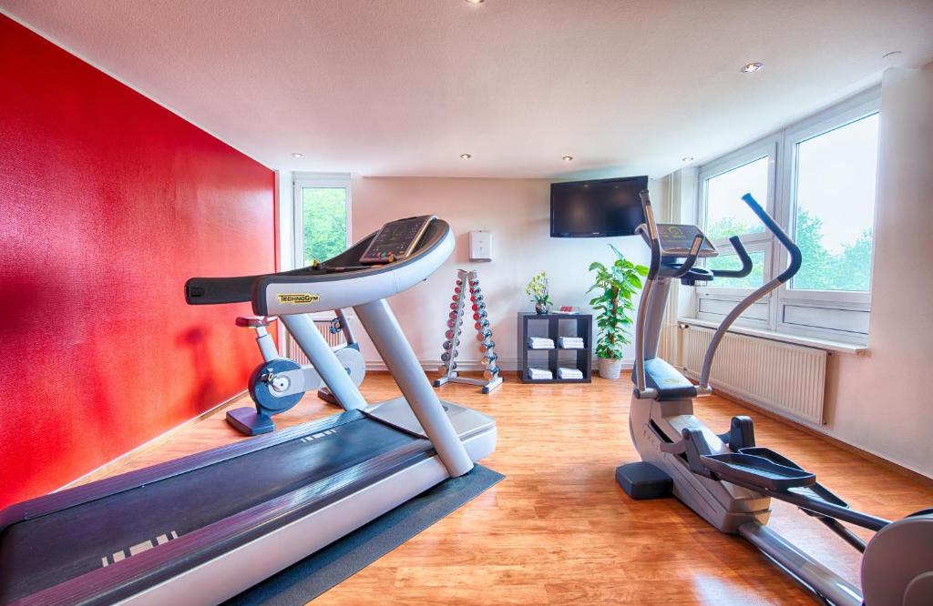 Fitness centrum a/nebo fitness zařízení v ubytování Leonardo Hotel Hamburg City Nord
