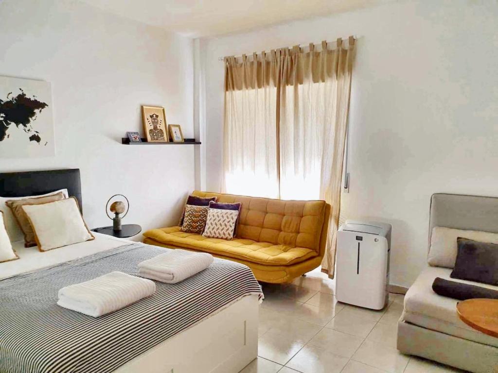 Posezení v ubytování One bedroom apartement with sea view balcony and wifi at Lisboa