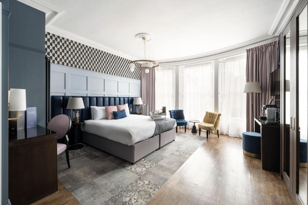 a hotel room with a bed and a television at St Martins Lodge in Leicester