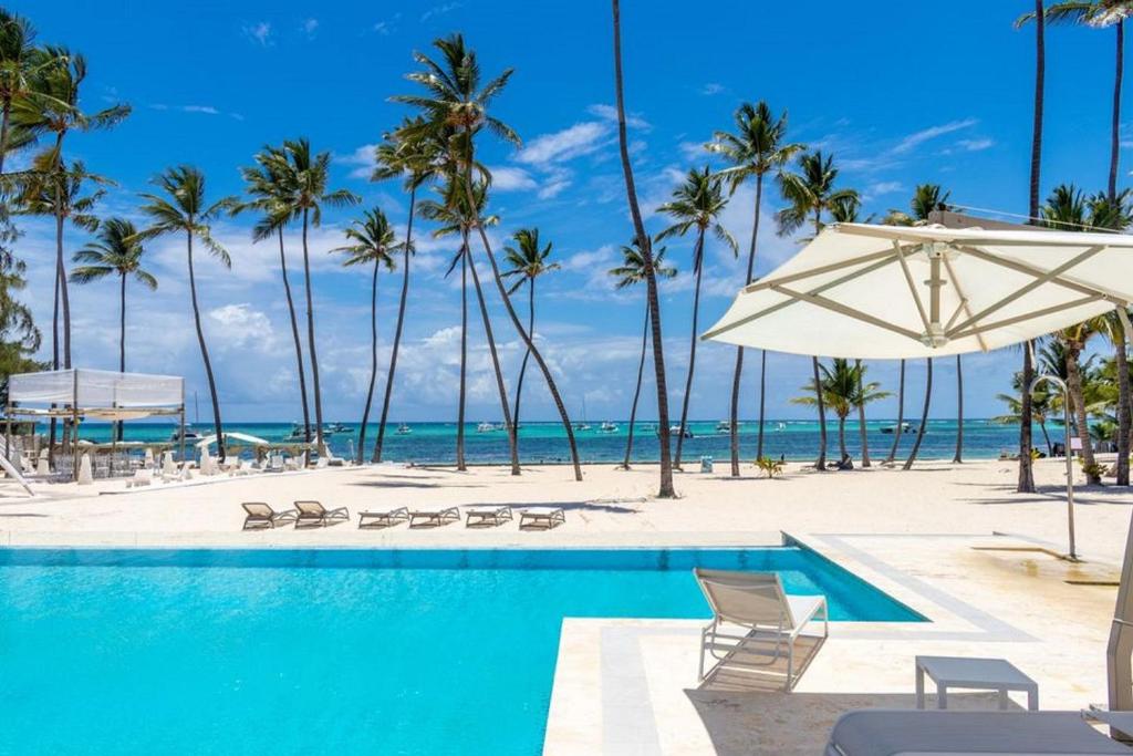 Hồ bơi trong/gần Playa Coral | Oasis Frente a la Piscina