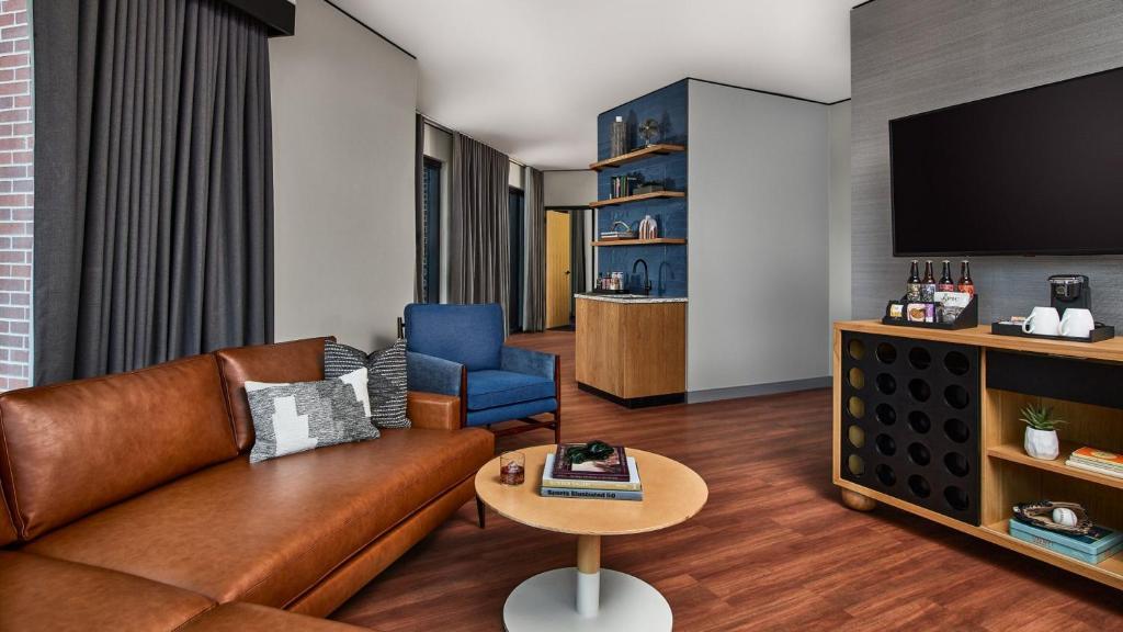 The Rally Hotel at McGregor Square photo