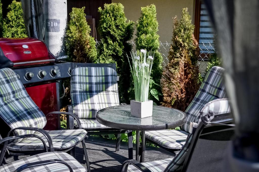 Posedenie v ubytovaní Apartamenty Mrozówka