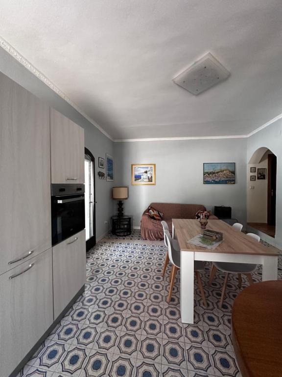 Kuchyň nebo kuchyňský kout v ubytování Villa La Caletta