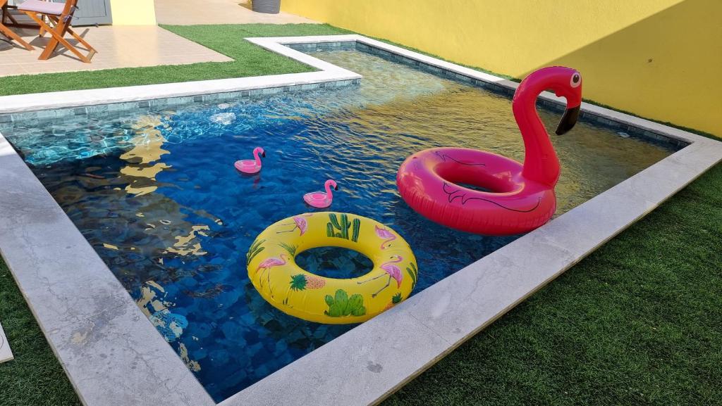 A piscina localizada em Holidays Home Comporta ou nos arredores