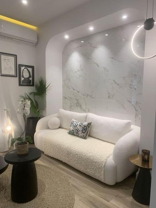 Khroma Luxury Suite 4 beach front apartment