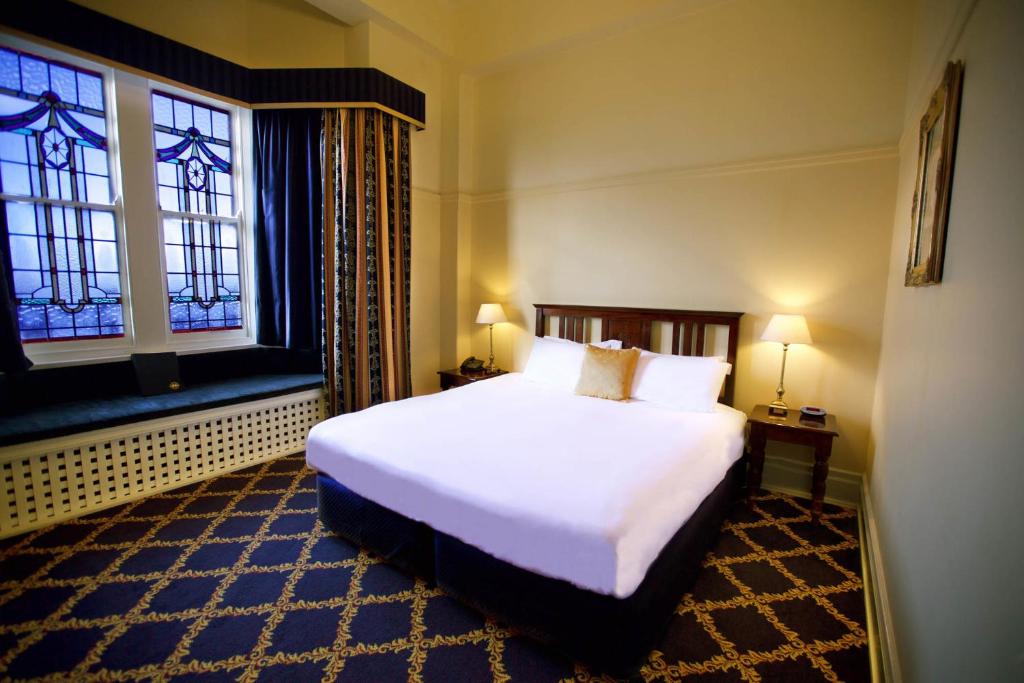 Postel nebo postele na pokoji v ubytování Carrington Hotel
