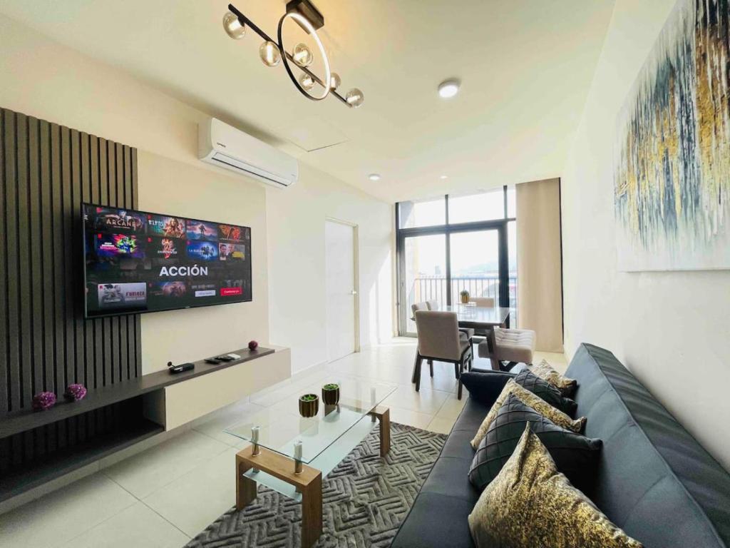 Μια τηλεόραση ή/και κέντρο ψυχαγωγίας στο Beautiful apartment, BBQ, A.C, 5 min Arena, Gym