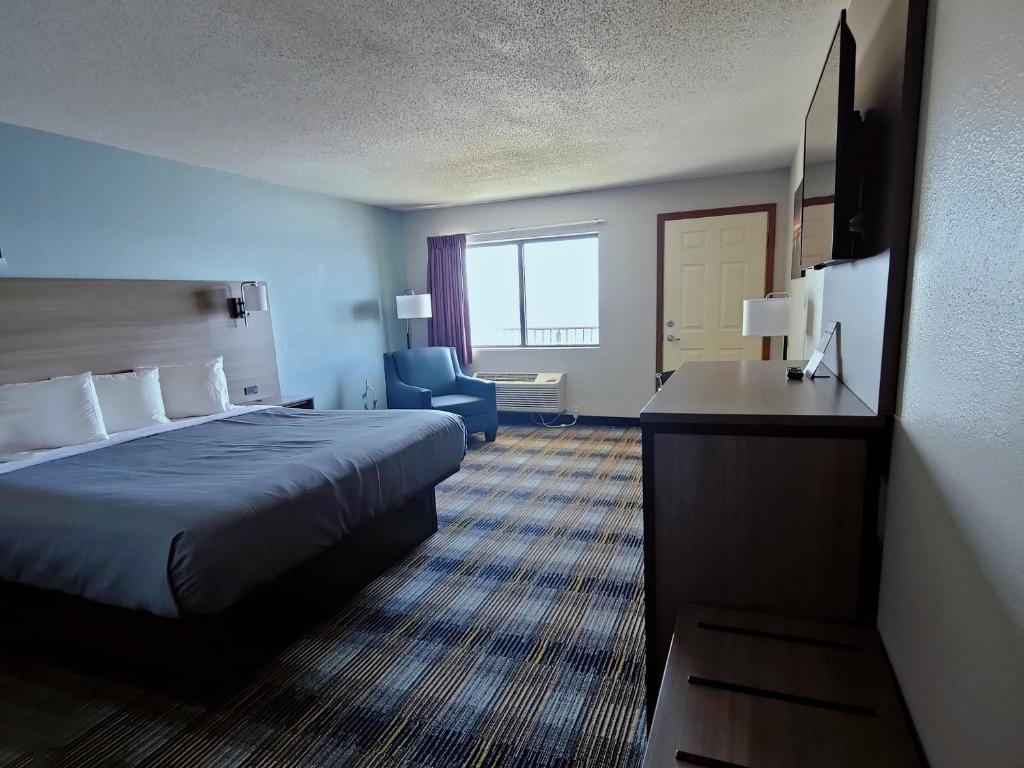 Bavarian Haus Lakefront Inn - Room King Con Balcón