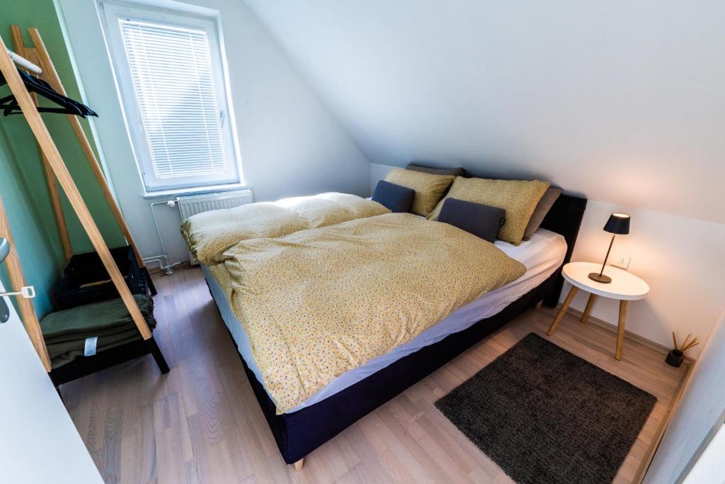 Postel nebo postele na pokoji v ubytování Arnlod's nest