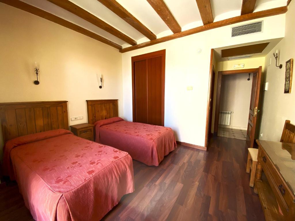 Postel nebo postele na pokoji v ubytování HOTEL EL RASTRO - Palacio Duque de Tamames -