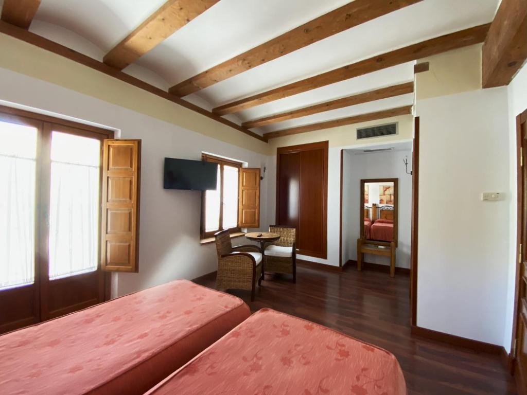 TV a/nebo společenská místnost v ubytování HOTEL EL RASTRO - Palacio Duque de Tamames -