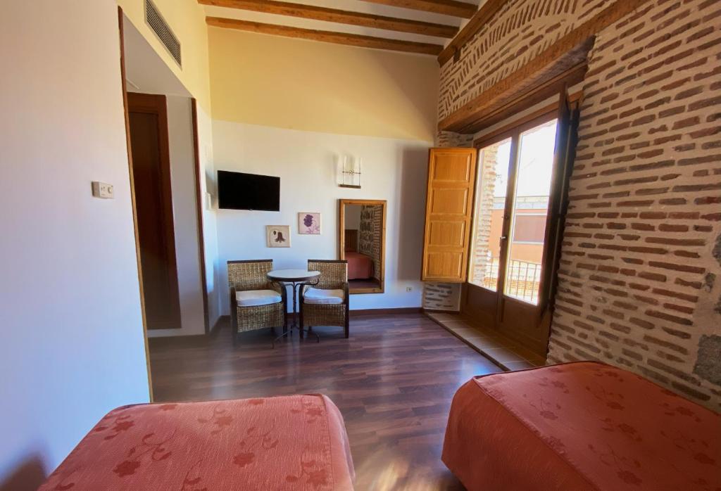 TV a/nebo společenská místnost v ubytování HOTEL EL RASTRO - Palacio Duque de Tamames -