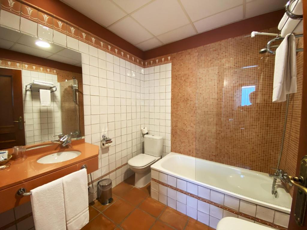 Koupelna v ubytování HOTEL EL RASTRO - Palacio Duque de Tamames -