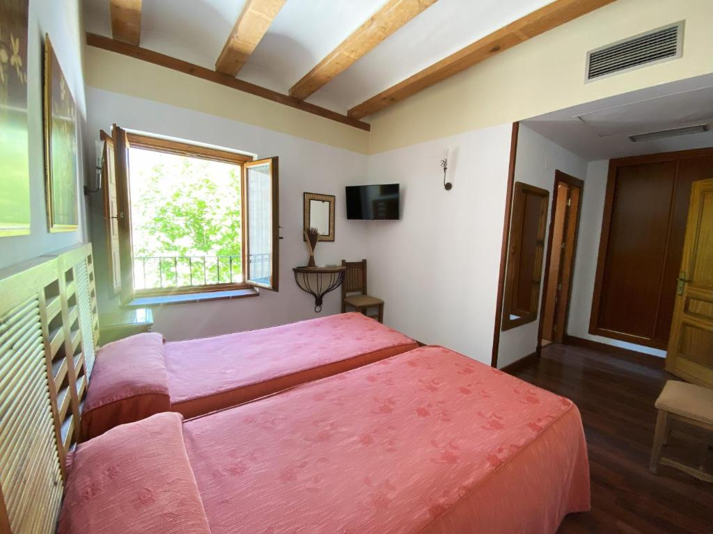 Postel nebo postele na pokoji v ubytování HOTEL EL RASTRO - Palacio Duque de Tamames -