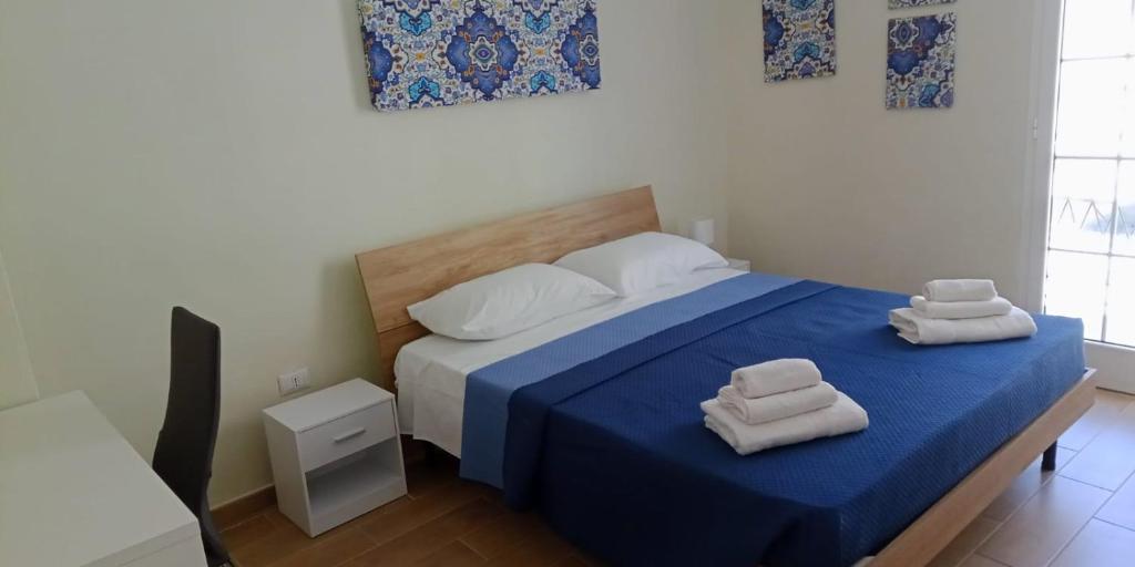 Un pat sau paturi într-o cameră la Samar 2