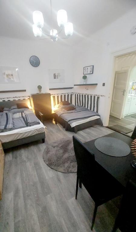Posedenie v ubytovaní Gecko Centrum Studio Apartman