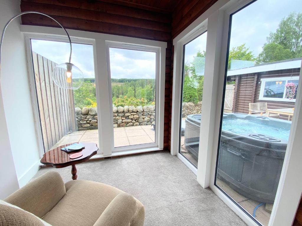 Balkón nebo terasa v ubytování Kaoglen-GrandSuite-Hot Tub-Pitlochry-Dunkeld-Pet Friendly