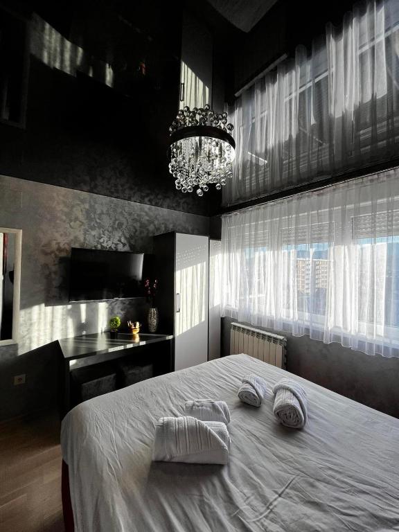 Postel nebo postele na pokoji v ubytování Stella Apartman Čačak