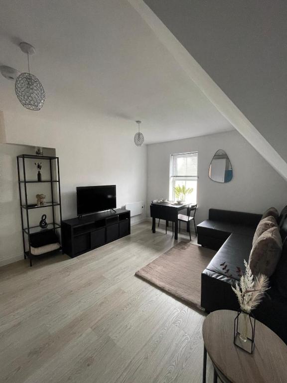 a living room with a couch and a piano at 1 Bedroom Flat in Bedford in Bedford
