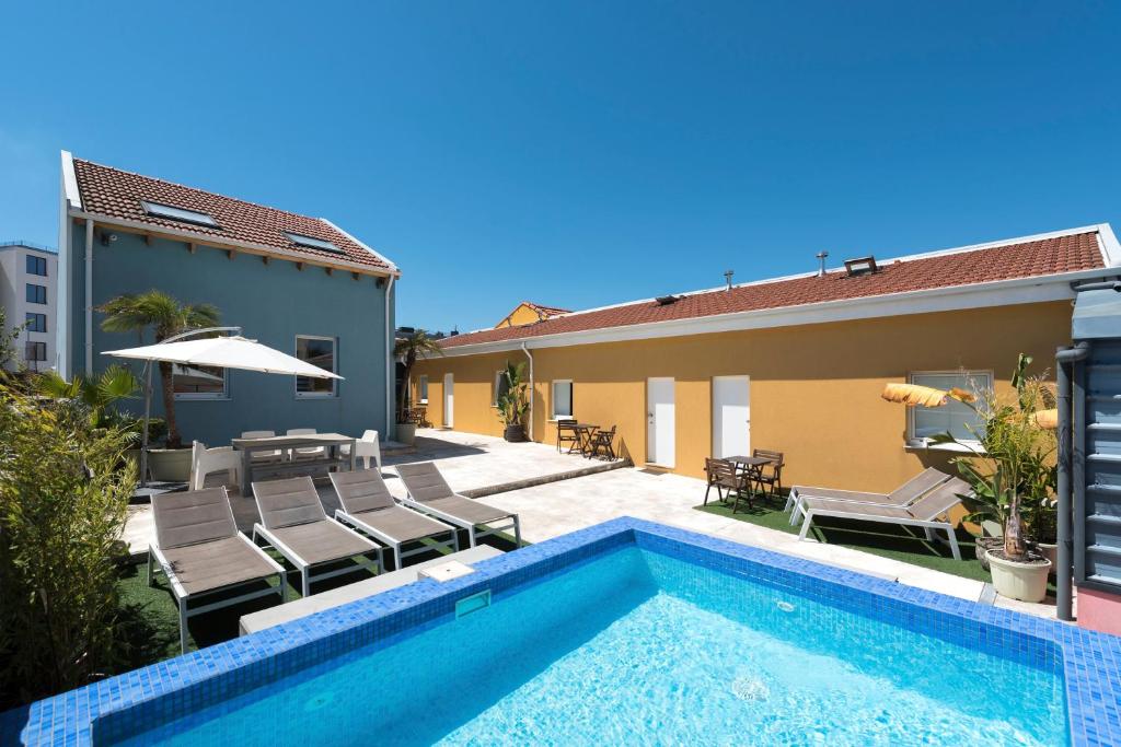 a villa with a swimming pool and a patio at Fred's House Asprela in Porto