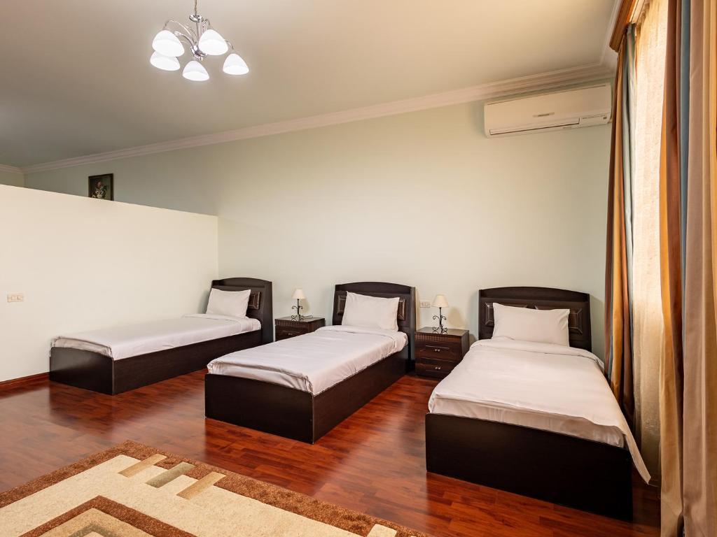 La Defense Hotel Yerevan - Habitación Triple Estándar