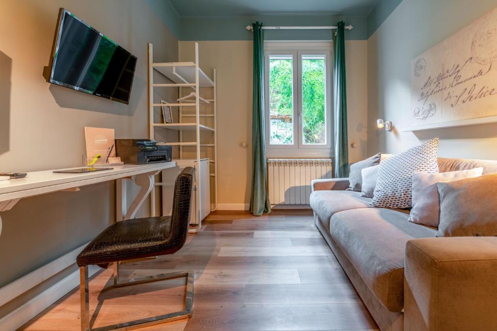 TV a/nebo společenská místnost v ubytování Gian Paul Hotel