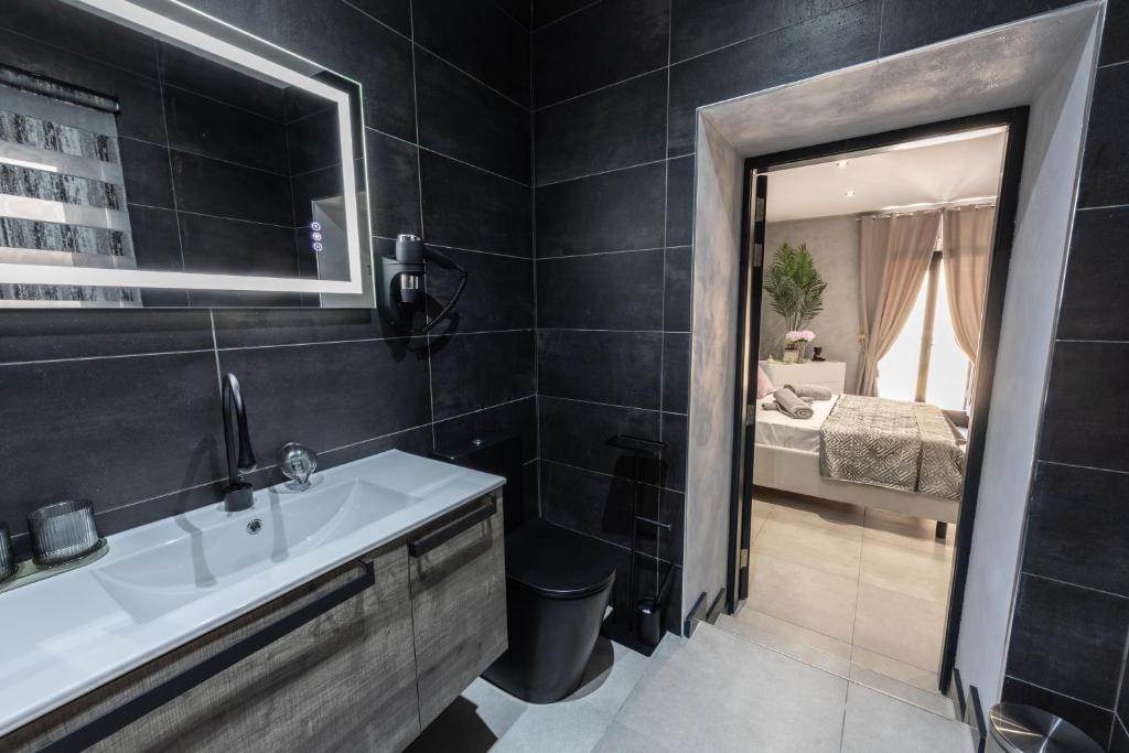 Postel nebo postele na pokoji v ubytování Matilde Valletta Suites