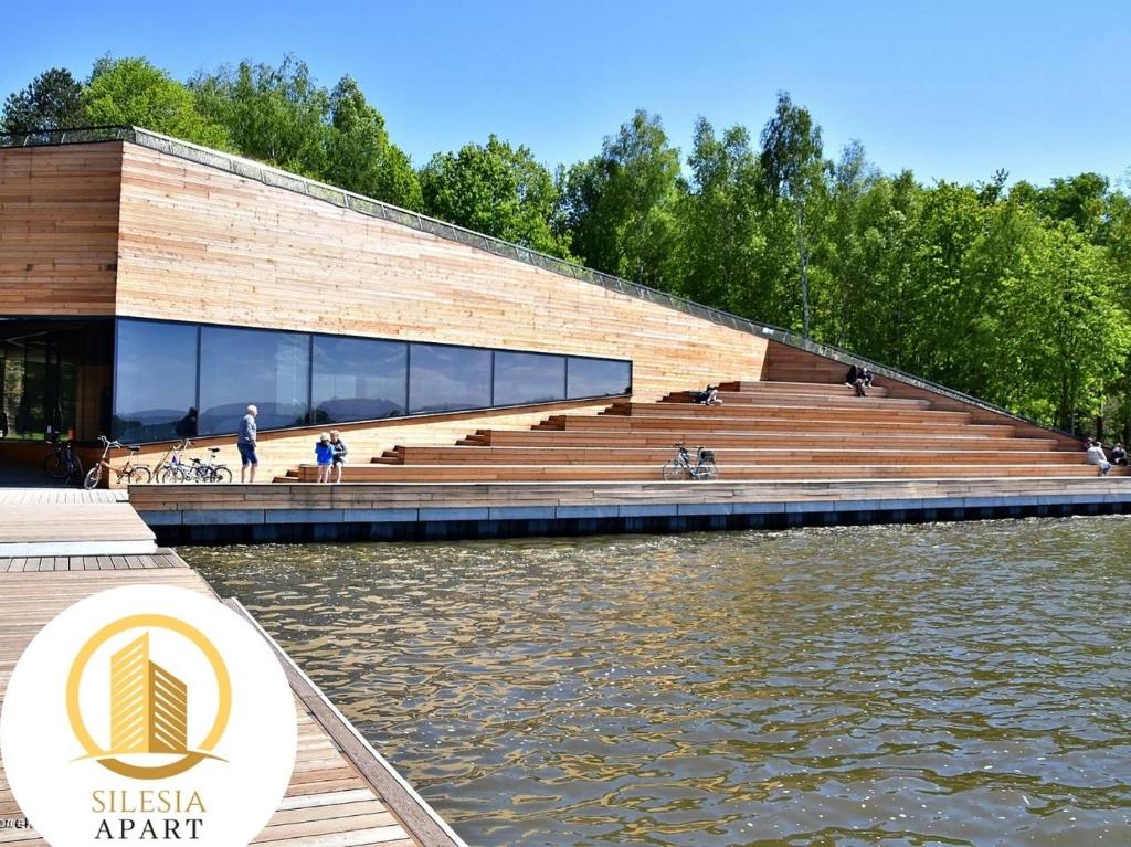 Výhled na řeku, která protéká v blízkosti apartmánu