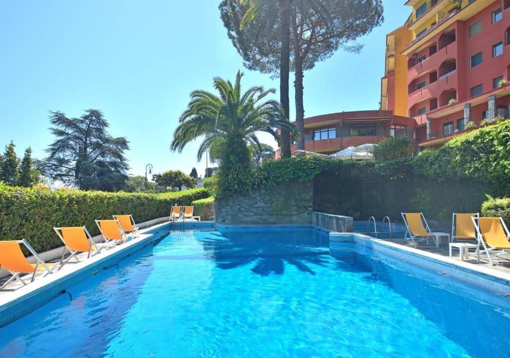 Bazén v ubytovaní Perla Flexyrent AC WiFi Swim Pool alebo v jeho blízkosti