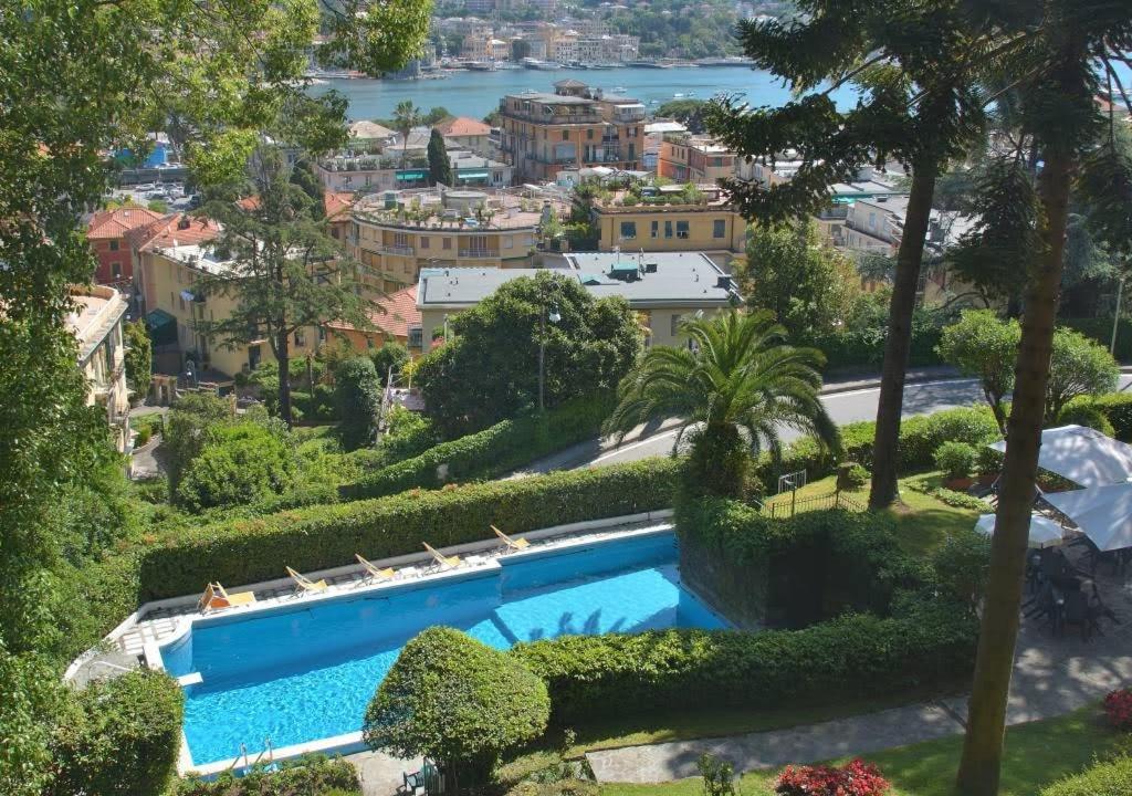 Bazén v ubytovaní Perla Flexyrent AC WiFi Swim Pool alebo v jeho blízkosti