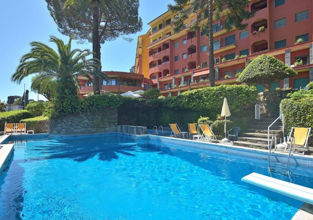 Bazén v ubytovaní Perla Flexyrent AC WiFi Swim Pool alebo v jeho blízkosti