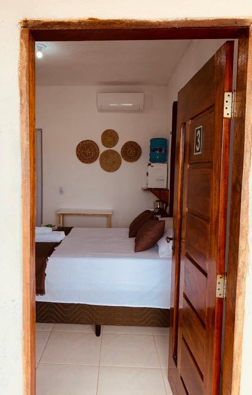 a bedroom with a bed with a white bedspread at Suite casal na praia do Preá in Cruz