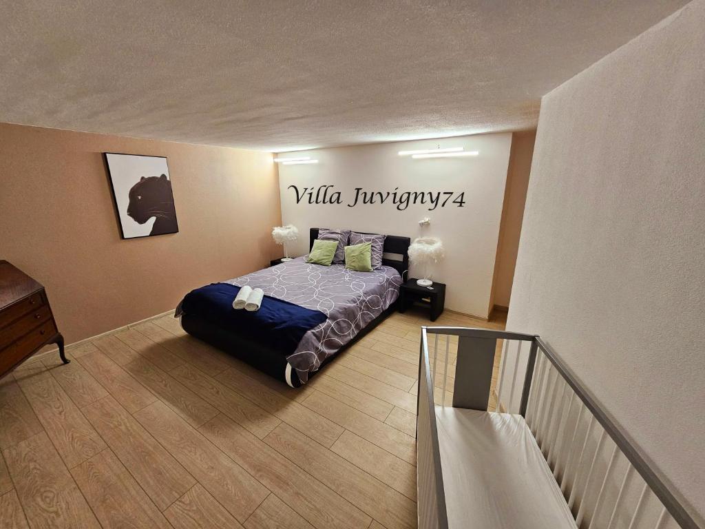 En eller flere senge i et v&aelig;relse p&aring; Villa 5*, 15 personnes, Piscine &agrave; 20 min de Gen&egrave;ve
