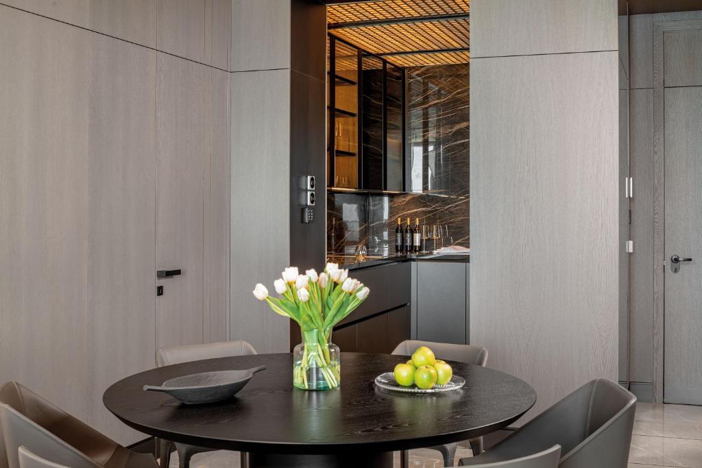 Kuchyň nebo kuchyňský kout v ubytování Amathus Residences